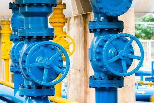 zawory na rurach instalacji gazowej